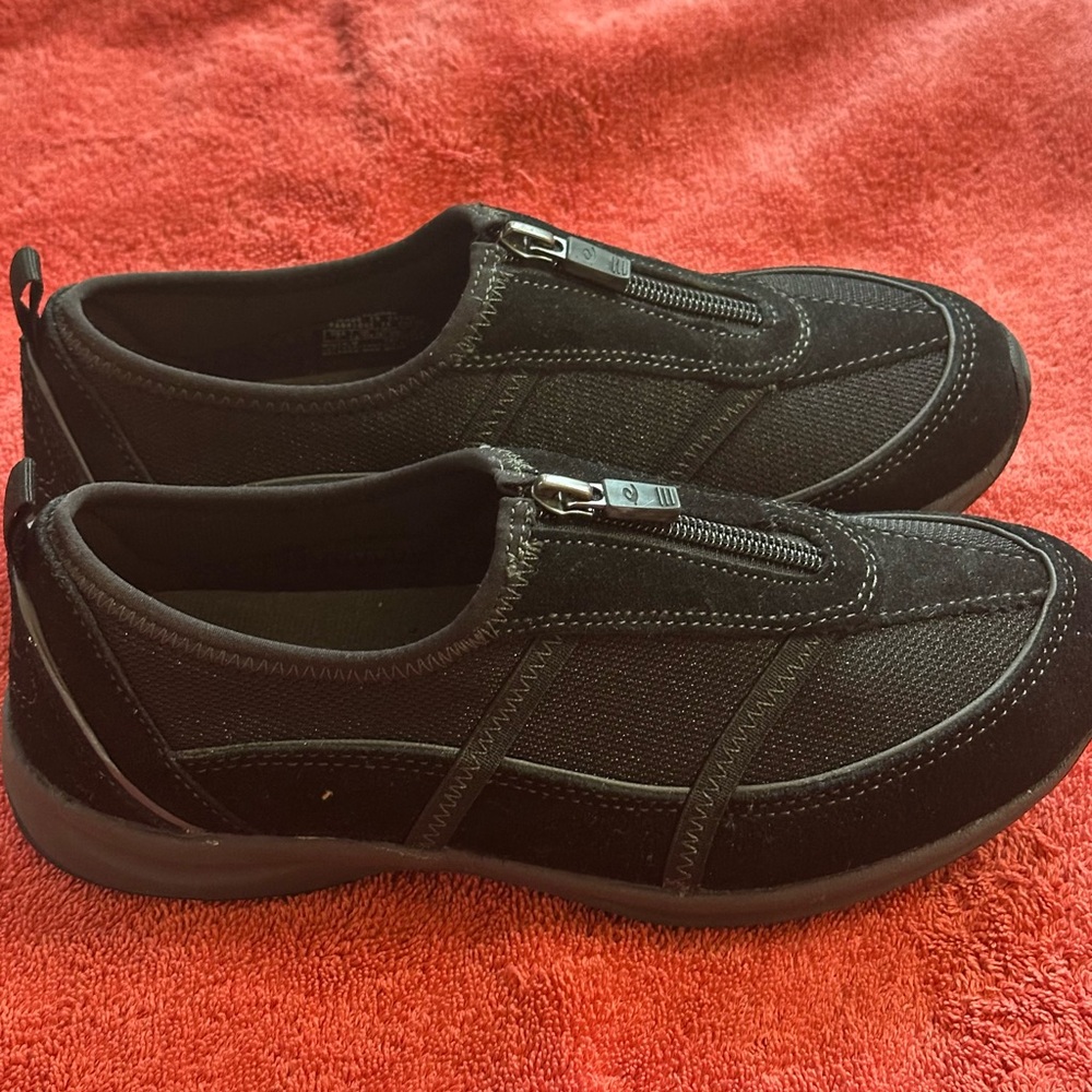Women’s Black Zip-Front Casual Walking Shoes size 7M